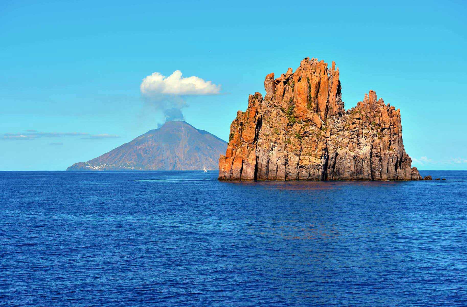 il gigante centri commerciali isole eolie strombolicchio