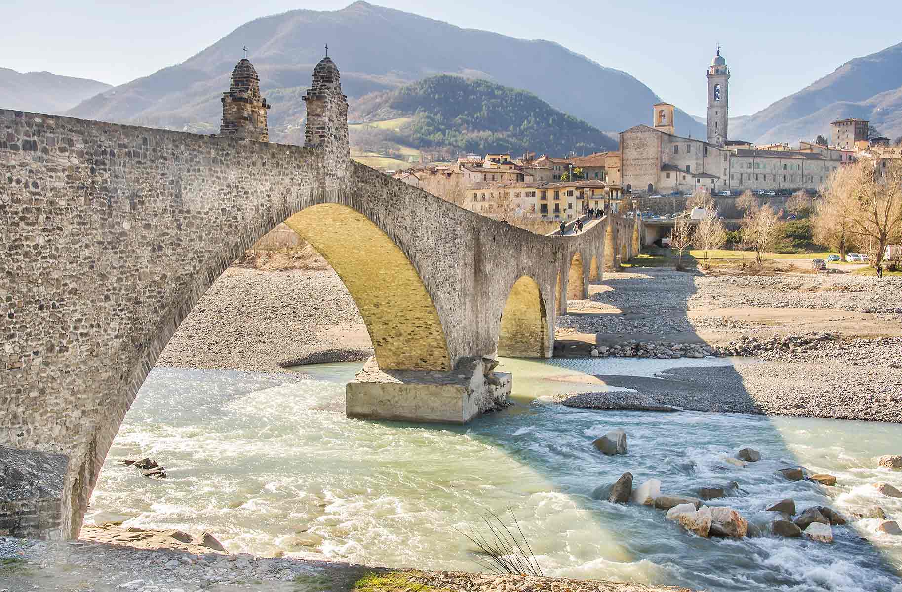 ponte lungo il cammino degli abati