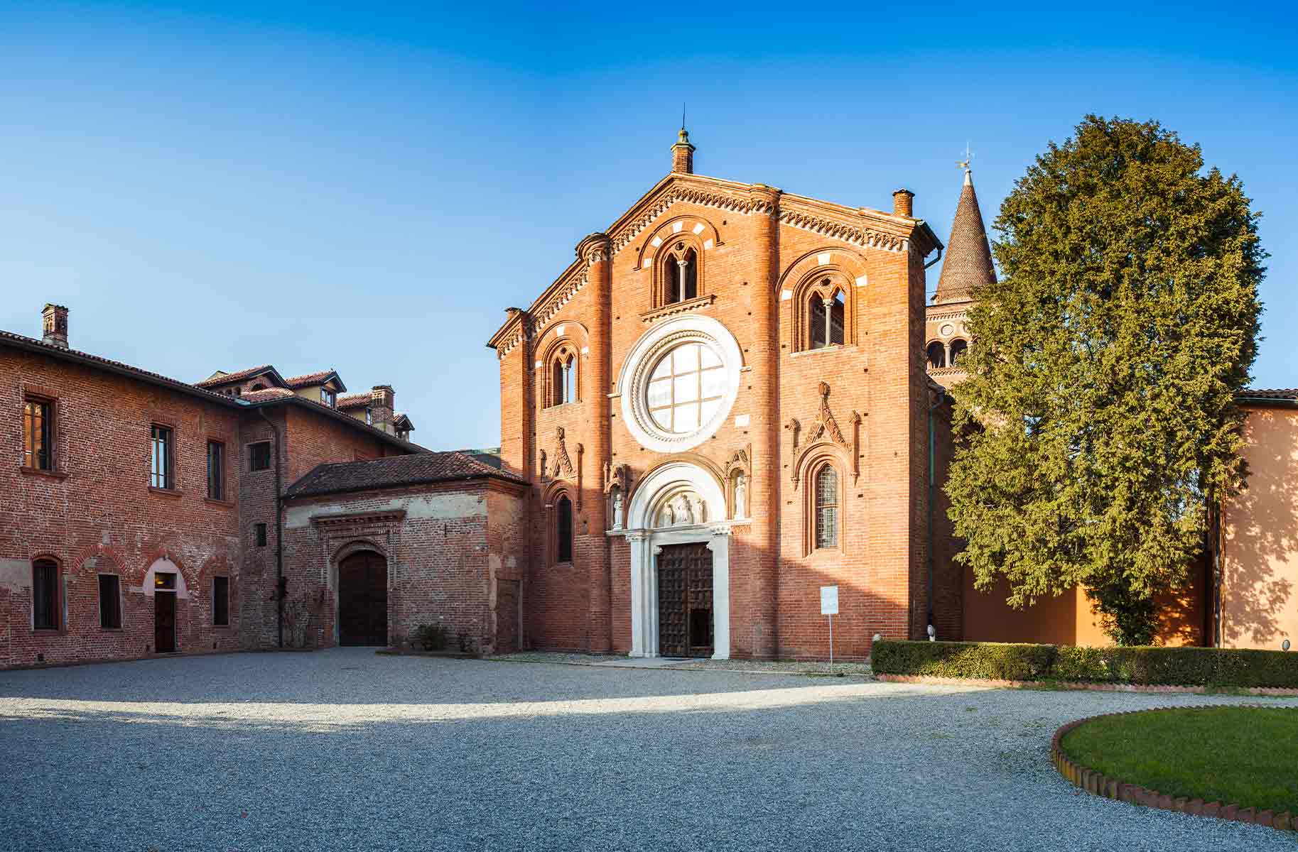 chiesa lungo il cammino dei monaci vicino a milano