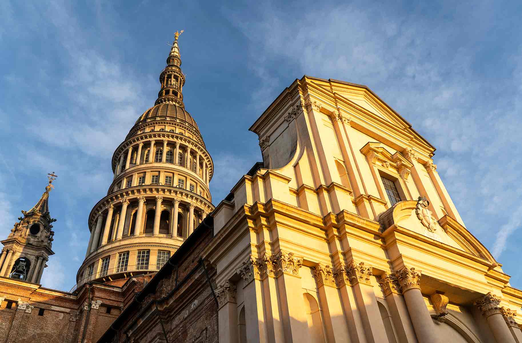 Duomo di Novara dal basso